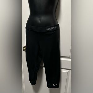 Black Nike pro capri work out pants side medium